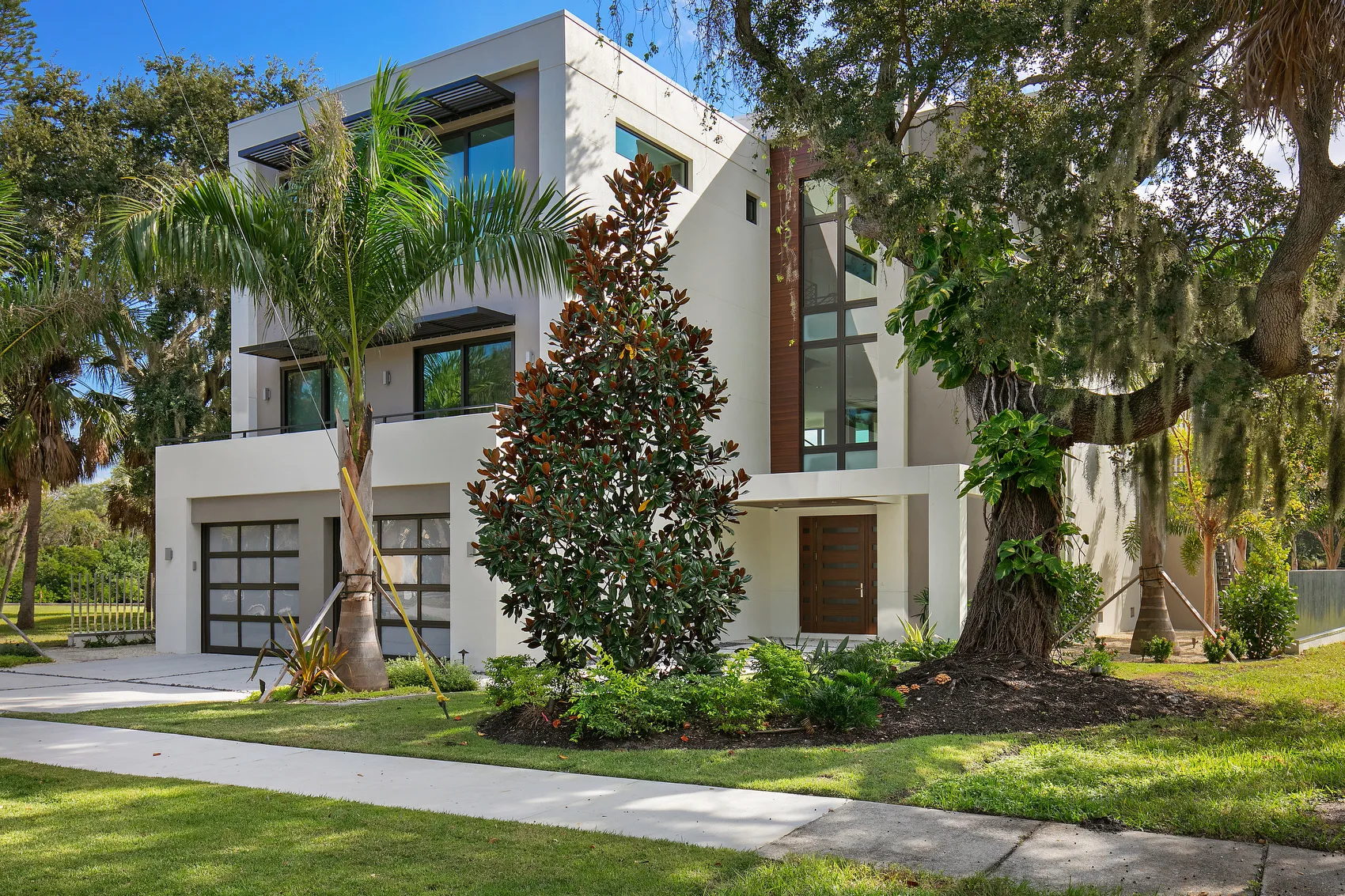 new model homes Sarasota luxury home builders near nokomis