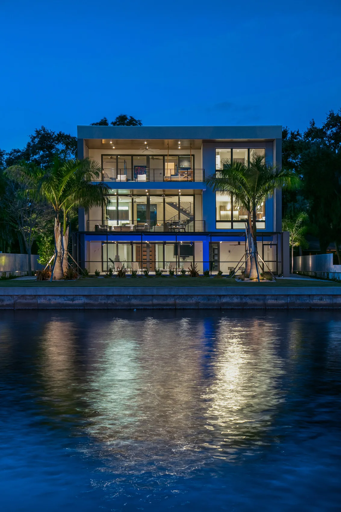Discover Bayshore Contemporary: Modern Elegance by Nutter Custom Construction